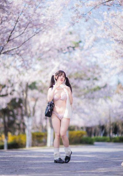 亚洲精品18_4K电影免费在线