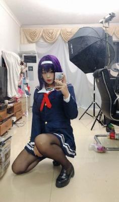 欧美连衣裙穿搭_高清神马在线观看