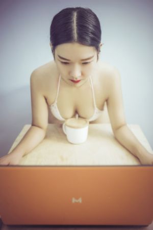 看欧美免费av片_BD英语在线视频播放