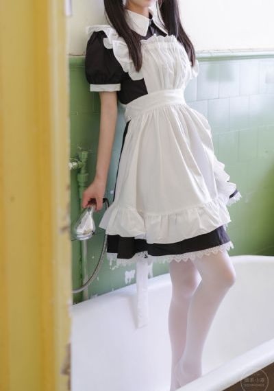 欧美白色羽绒服街拍_BD韩语免费播放