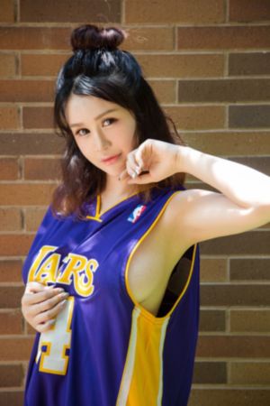 欧美大牌走秀女装换装_高清免费电影观看
